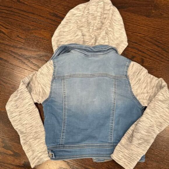 Cat & Jack hooded jean jacket size 6 - Picture 5 of 5